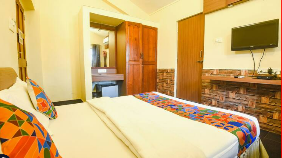 Royal Baga Residency | PREMIUM Greek style ROOM with BALCONY